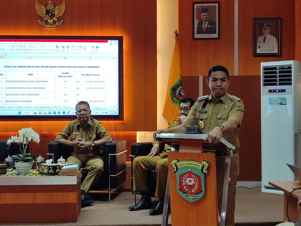 Wali Kota Samarinda Menghadiri Rapat Percepatan Tindak Lanjut Hasil Pemeriksaan BPK RI Perwakilan Provinsi Kalimantan Timur di Kantor Inspektorat Kota Samarinda